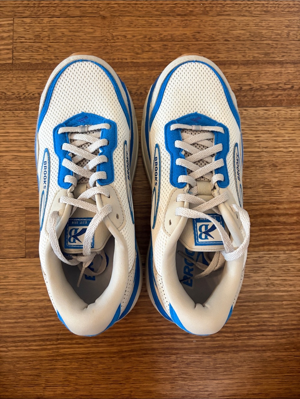 Brooks Ghost Max Women’s Size 8 💙🤍 - Picture 2 of 5